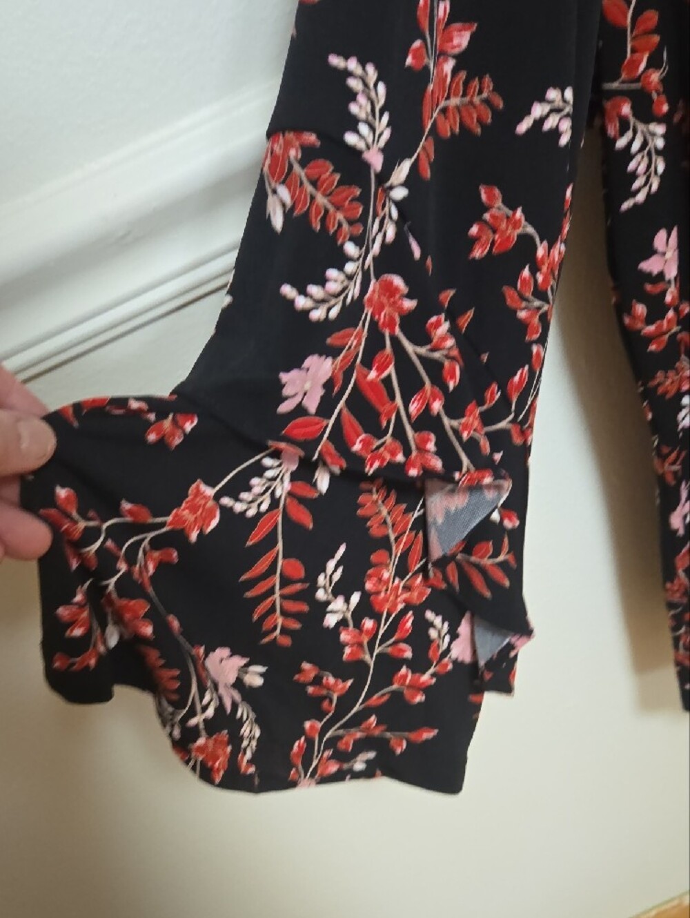 Liz Claiborne Black Floral Keyhole Ruffled-Sleeve Blouse - Picture 4 of 6